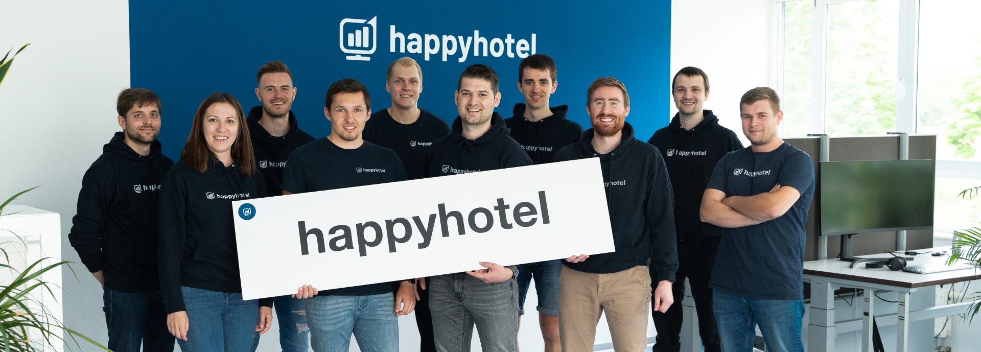 happyhotel team sommerfest über uns